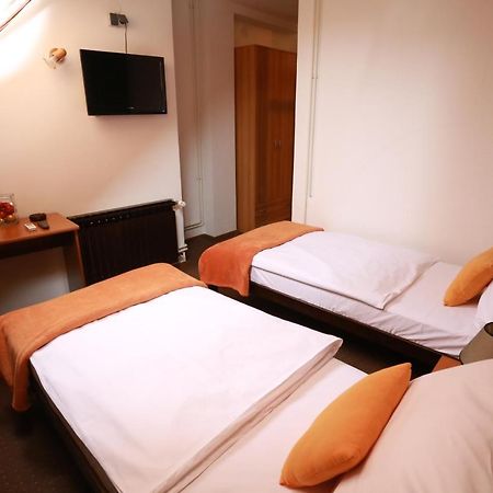 Rustika Sobe Bed & Breakfast โอซีเยก ภายนอก รูปภาพ
