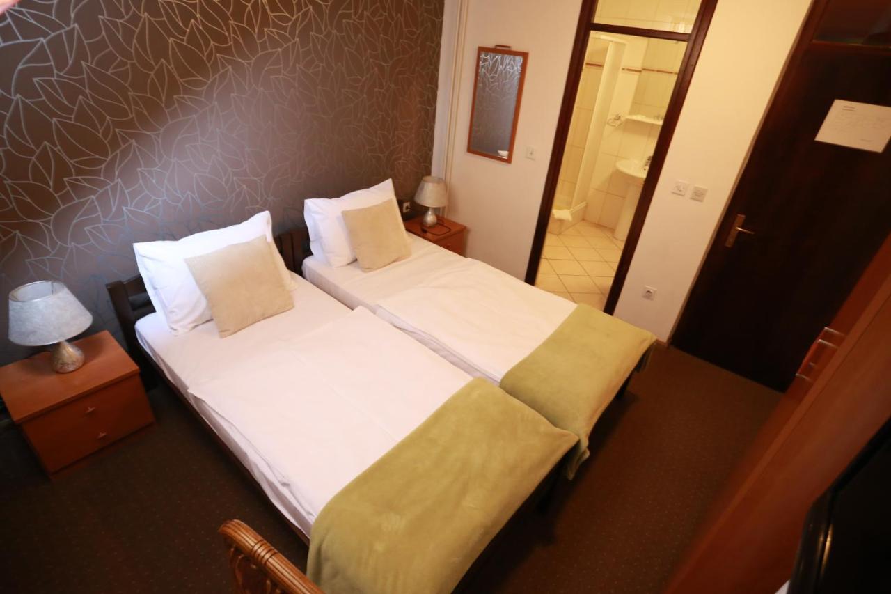 Rustika Sobe Bed & Breakfast โอซีเยก ภายนอก รูปภาพ