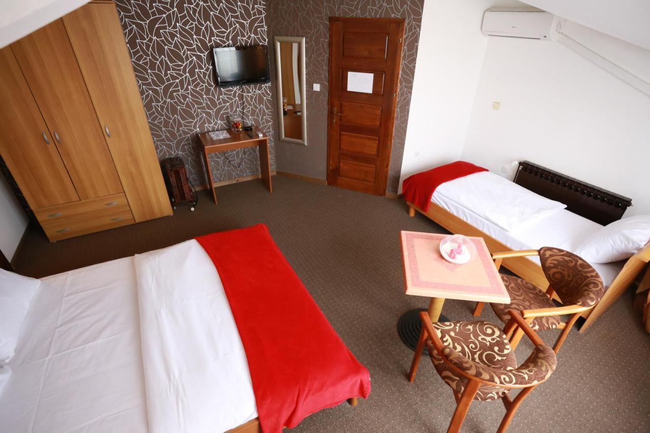 Rustika Sobe Bed & Breakfast โอซีเยก ภายนอก รูปภาพ