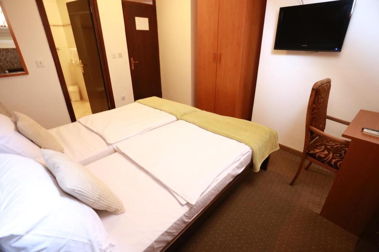 Rustika Sobe Bed & Breakfast โอซีเยก ภายนอก รูปภาพ