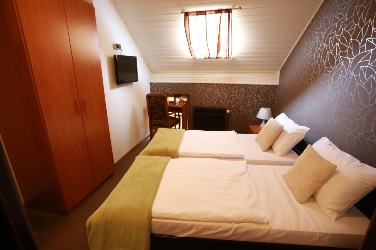 Rustika Sobe Bed & Breakfast โอซีเยก ภายนอก รูปภาพ