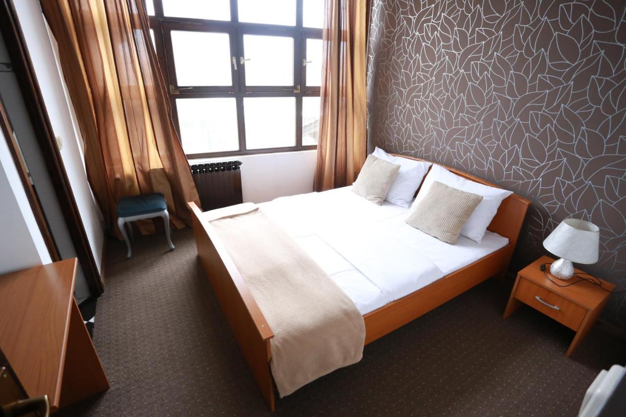 Rustika Sobe Bed & Breakfast โอซีเยก ภายนอก รูปภาพ